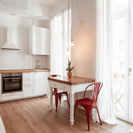Mercanti Modern Flat - Balcony - Torino Centro Buitenkant foto