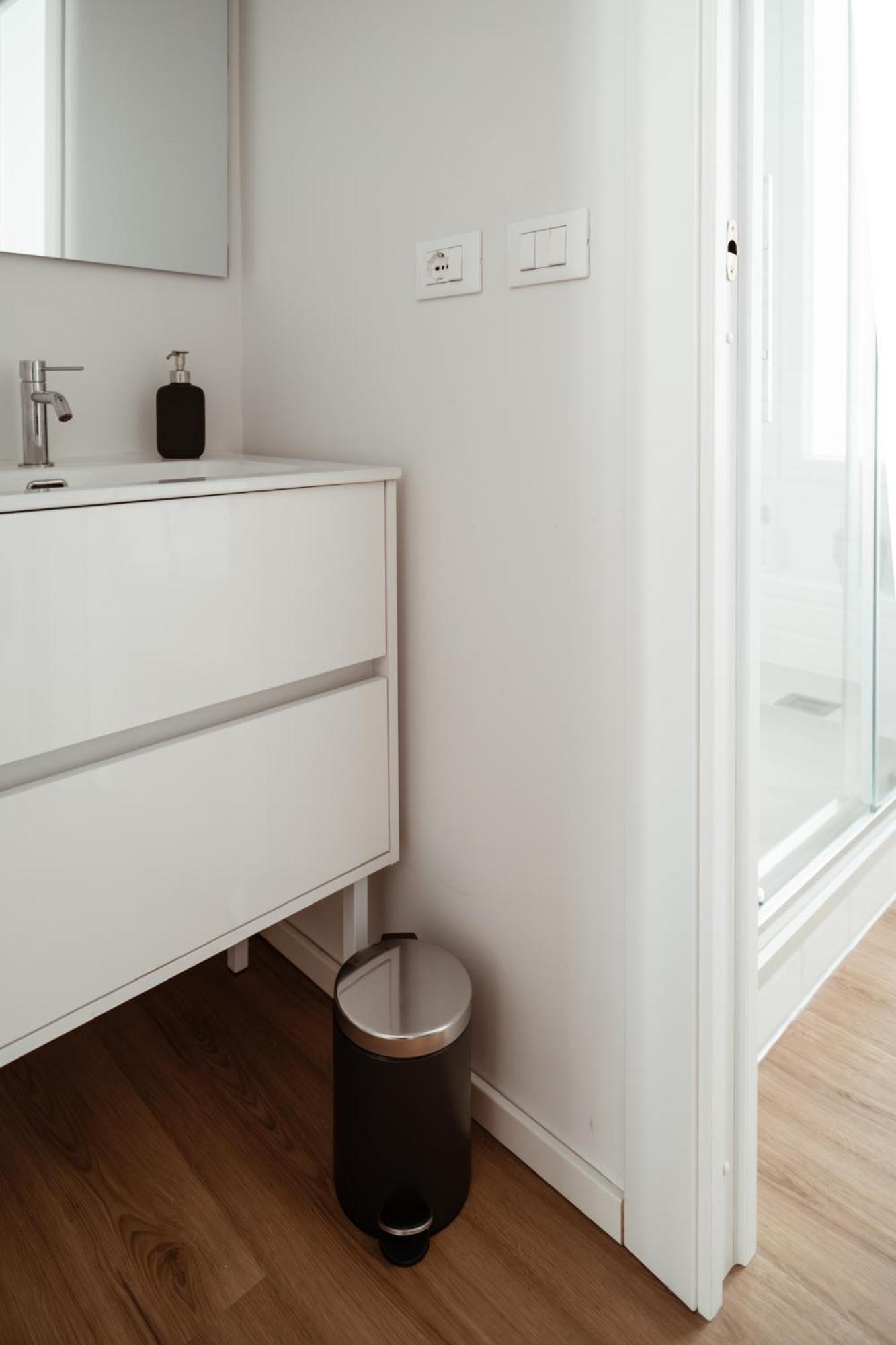 Mercanti Modern Flat - Balcony - Torino Centro Buitenkant foto