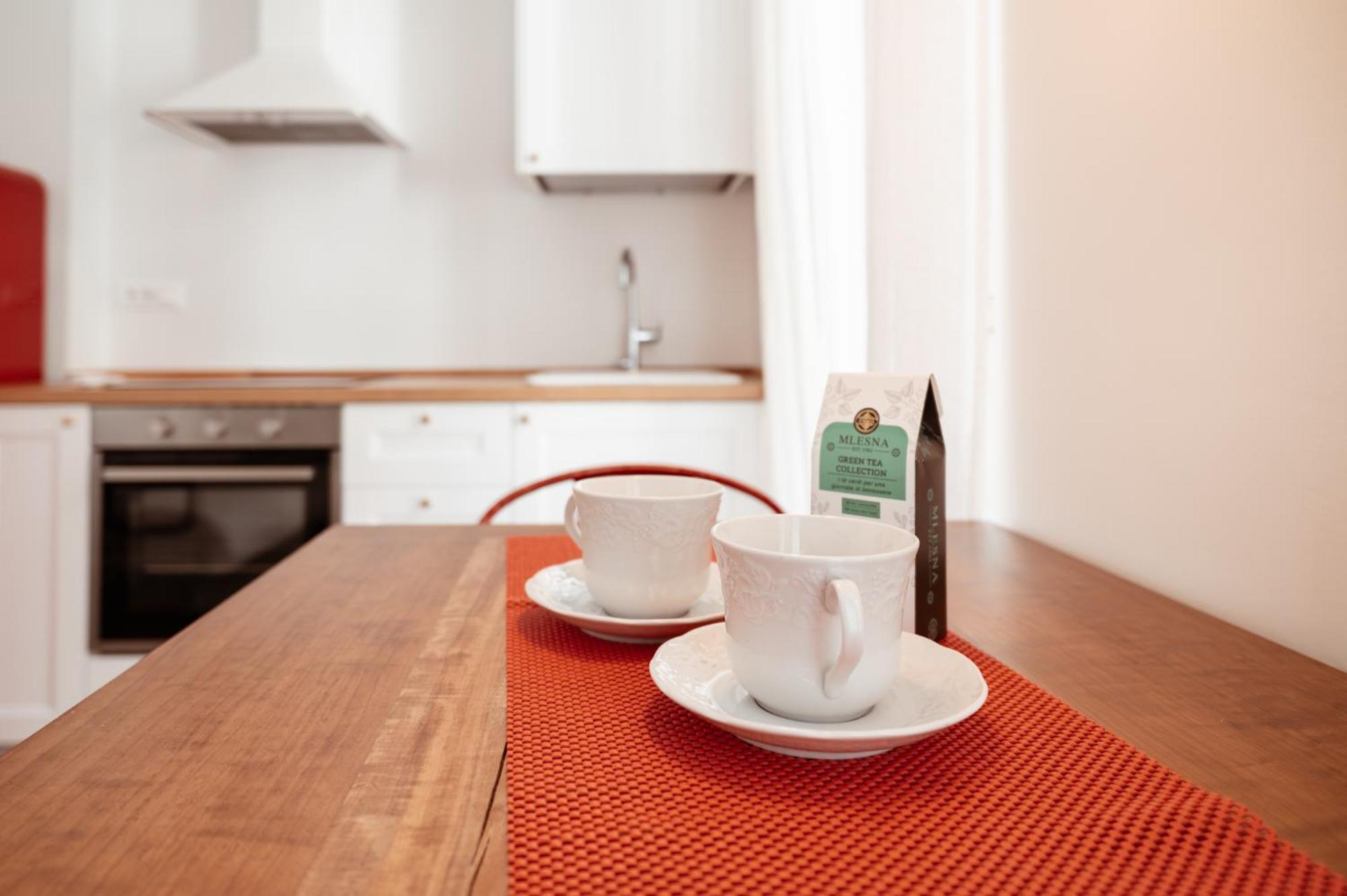 Mercanti Modern Flat - Balcony - Torino Centro Buitenkant foto